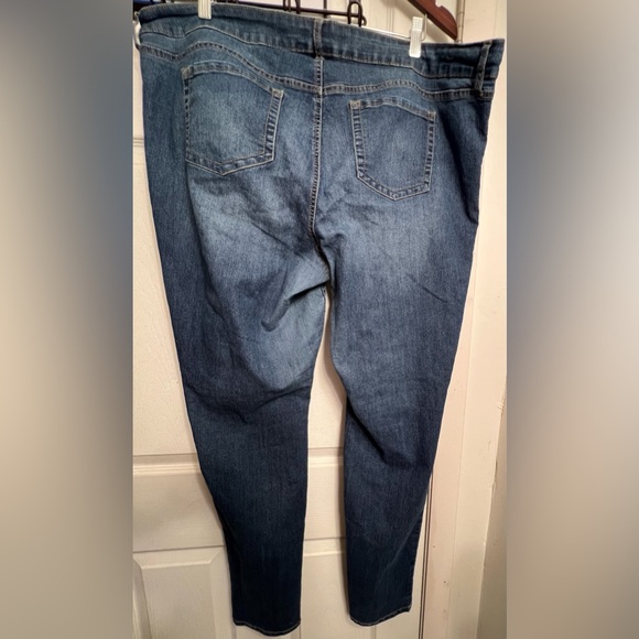 Torrid Size 24 EXTRA TALL Medium Wash Skinny Jeans - Picture 3 of 3